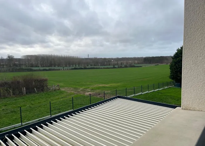 A 7kms Du Circuit Des 24h ホームステイ Laigne-en-Belin